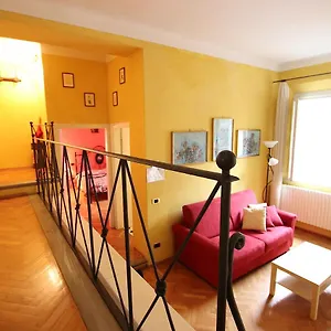https://residenza-lucca.it-tuscanyhotel.com